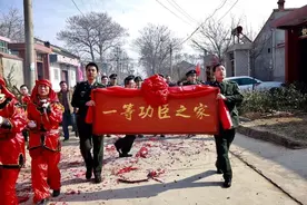 这个政策好！现役荣立一等功，退伍后每月额外领2000元荣誉金图片
