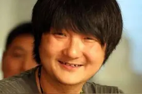 “丑男”王大治的独门恋爱秘诀，抢得过潘粤明，撬得动董洁图片