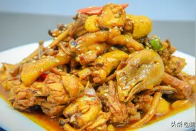 鸡肉和茶树菇这样一起炖，鲜到骨子里，厨师长分享地道农家做法图片
