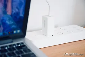 让你的MacBookPro高效充电，3个充电口，体积仅是原装的一半图片