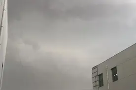 两股大风导致短时强降雨和大风 27日32℃ 风力更强图片