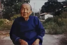 “她每天坐在家门口，遥望着海的另一头”，八旬阿嬷小时候被养母偷带回国遭虐待，离世前仍心系南洋亲人图片