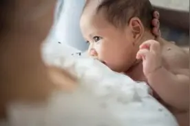 妈妈的爱，从母乳喂养开始图片