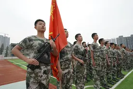 成都七中八一学校“少年军校”开训啦图片