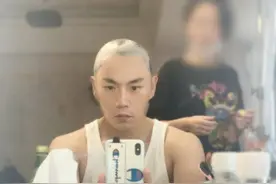 秦昊剧中秃头形象太逼真！本人晒照力证真没秃，网友：入戏太深图片