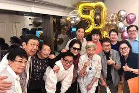 胡枫罗兰一起参加派对，两人形影不离关系好，邓光荣妻子罕见露面图片