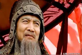 关羽从樊城败退后，曹仁为何不乘胜追击？原因和此人劝阻有关图片
