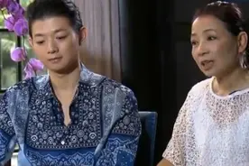 原是妈宝男？霍尊对单亲妈妈百依百顺，怪不得想分手都做不了决定图片