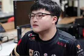 LOL职业选手都是什么学历？UZI高中，小虎只有初中？图片