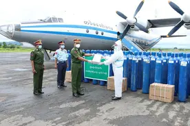 缅甸空军运八出动，将克钦邦企业捐赠的氧气罐运往伊洛瓦底省图片