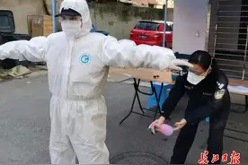 90后民警千里疾驰奔赴战“疫”一线，接送病患跑上跑下图片