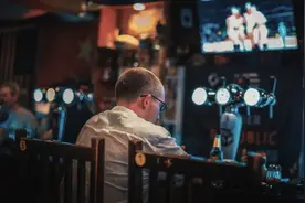 张家界一老人隔离被热议：中国式父母的卑微，看着就让人心疼图片