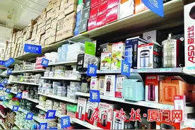 新样式新材质 公筷公勺易识别 厦门推行分餐制带动餐具热销，各种特色餐具、饭盒受关注图片