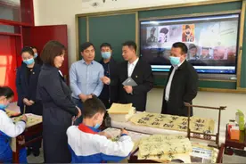襄城县实验学校“党建+”结硕果 引来县直机关观摩团图片