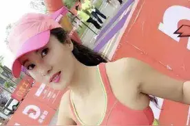 50岁辣妈因长的太美导致儿子找不到女朋友，站一起就像情侣图片