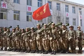 中国装备再添最新单兵榴弹发射器；打不死你那我就炸死你图片