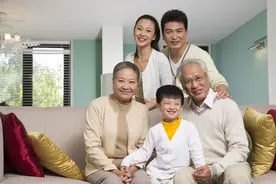 娘家拆迁赔偿360万，一分没给女婿，妻子：你帮爸养老，丈夫：滚图片