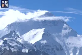 江山多娇 世界之巅珠穆朗玛峰生态多样性保护良好图片