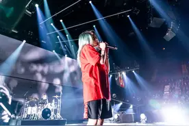 Billie Eilish回应穿Oversize，不想给人批评身材的机会图片
