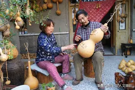 山西6旬老夫妻，退休归隐田园与葫芦娃相伴，看生活是啥样图片
