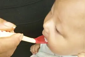 3岁孩子走不稳爱摔跤，这几个误区家长要注意，别耽误孩子发育图片