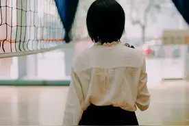 未婚姑娘正在洗澡，突然冲进一个男人…委屈得想哭！图片