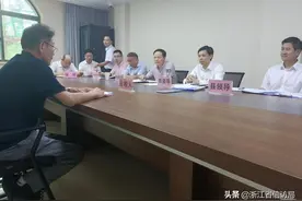 绍兴市副市长邵全卯接待来访群众图片