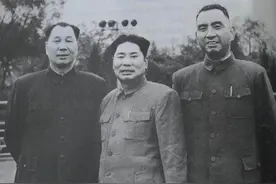 他连续五次当阅兵总指挥，儿子和女儿都是将军，亲家官至副国级图片