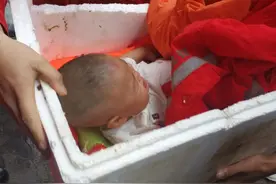 孩子别怕，叔叔来了！图片