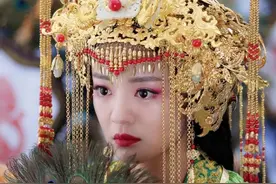 谁说绿色尴尬，这6位绿嫁衣太经典，有人气场强大，有人娇羞温柔图片