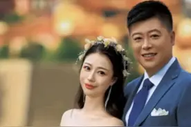 谢永强小12岁娇妻产女，女儿正脸首曝光，怀孕时太瘦老公帮洗脚图片