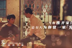 自闭症哥哥考取博士成为大学老师，弟弟将其经历改编成电影图片