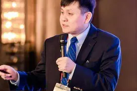 张文宏为留美学生在线支招：哪里最空往哪里坐 下课赶快跑视频封面