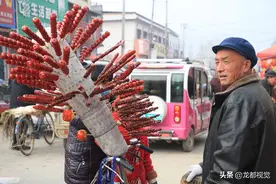 河南大爷卖糖葫芦50年，祖传手艺承载一代代人的童年记忆图片