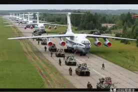 美军空降兵班门弄斧，在俄罗斯家门口跳伞，结果摔伤住进医院图片