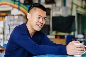 刘銮雄之子刘鸣炜，富二代中的清流，百亿身家却吃盒饭、挤地铁图片