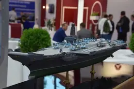 80000吨新航母方案曝光：装配4座核反应堆，可搭载70架战斗机图片