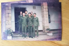 河南商丘籍战友找到！当年战友一个在家乡开店，一个成为建筑工人图片