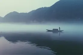 小说：少年潜伏回到狼谷，生吃蛇肉？狼群文明让孤单少年羡慕图片