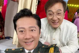 百年文艺汇演合影：杨洋邓伦李现同框，王一博乖巧站蔡国庆身旁图片