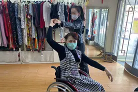 《刘贵君的梦想：成立一个轮椅舞团》追踪：爱心老师队伍壮大，刘大姐心里“更有底了”图片