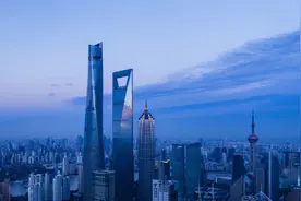 住出“王”的感觉！这些酒店俯瞰世界图片