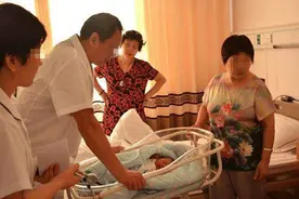 孩子的“首抱”有讲究？并非迷信，这5类人再亲也别让他往上凑图片