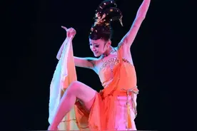 河南舞蹈女神教出3000学生，有百万存款36岁至今未婚，她图什么？图片