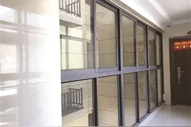 泰州姜堰时代商业广场部分公共走廊被私自封闭图片