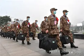 光荣！今天，内江首批春季新兵前往部队图片