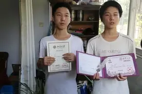 双胞胎学霸被北大和清华录取，父亲坦言：抓住小学就抓住了关键图片