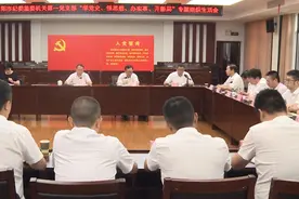 林彰良以普通党员身份参加市纪委监委机关第一党支部专题组织生活会图片