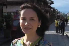 老戏骨宋晓英晒娃，65岁不见老还撞脸章子怡，儿子像极明星老爸图片