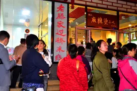 甘肃大姐卖麻辣烫，利用“返现”模式，一年狂赚80万，真牛图片